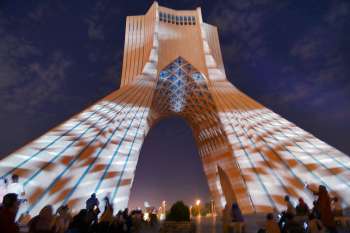 اجرای ویدئو مپینگ بر پیکر برج آزادی