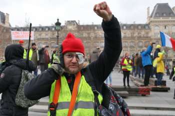 ادامه اعتراضات جلیقه زرد ها و خشونت پلیس در پاریس