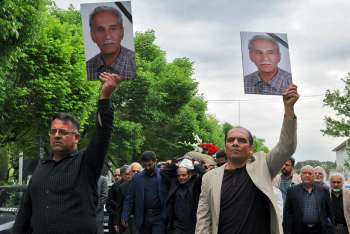 مراسم تشییع مرحوم منوچهر یگانه دوست عکاس خبری پیشکسوت